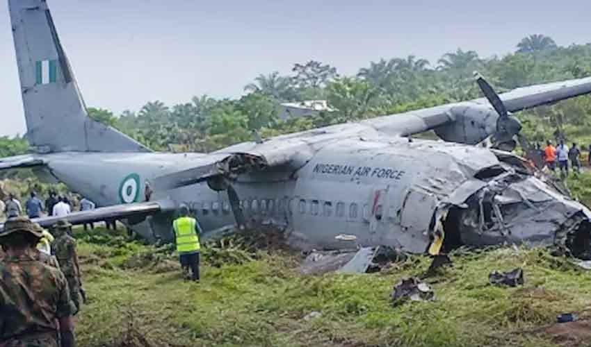 Nigerian military aircraft crashes, killing 32