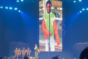 “Let’s give a moment of silence” –A Boogie wit Da Hoodie honours slain Ghanaian teen Javits on Stage