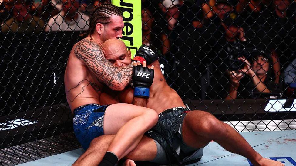 Allen submits Duncan to derail Briton’s title hopes