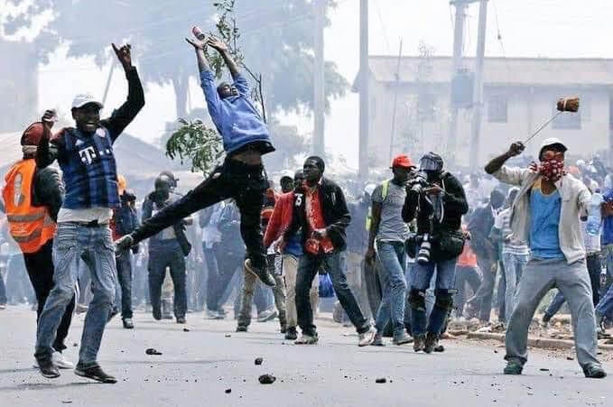 UoN Students Storm Waiyaki Way, Burn Tyres and Paralyse Traffic as Lecturers’ Strike Sparks Protests
