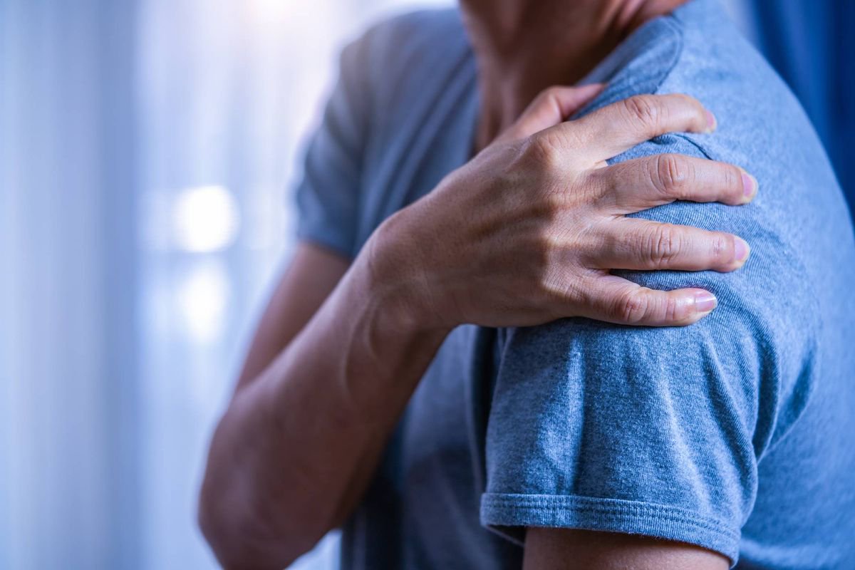 Right shoulder pain could be a symptom of ‘silent killer’ cancer