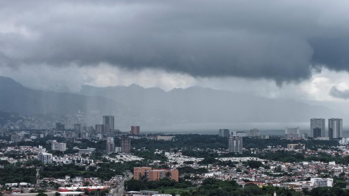Hurricane Simon strengthens to Category 4 off Mexico coast