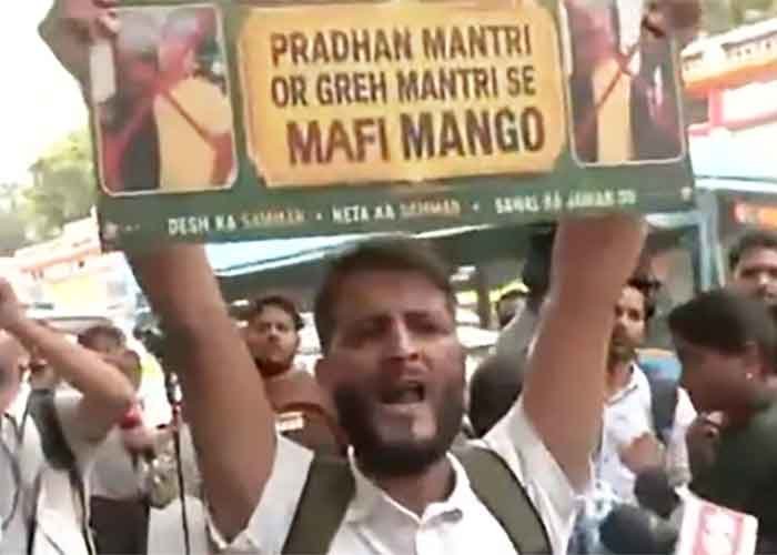 Kashmiri Youth Allegedly Assaulted at INDIA Bloc Protest Questions Congress Over EVM Criticism