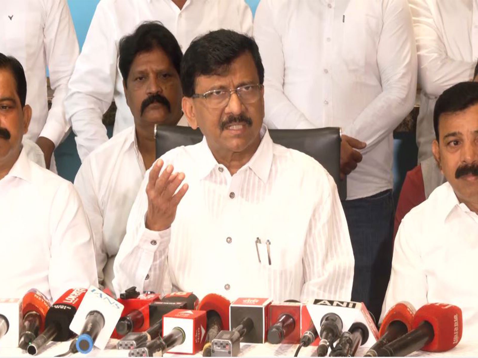 “Trains stopped, borders sealed”: Sanjay Raut slams Centre over tight-security protocols against CJP protest