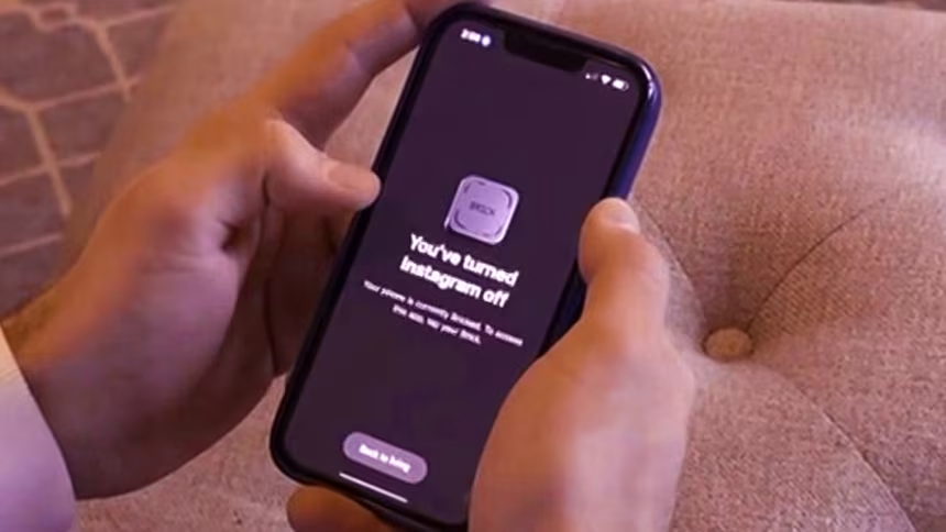 Reduce Your Screen Time by Changing This 1 Phone Setting, Says Therapist