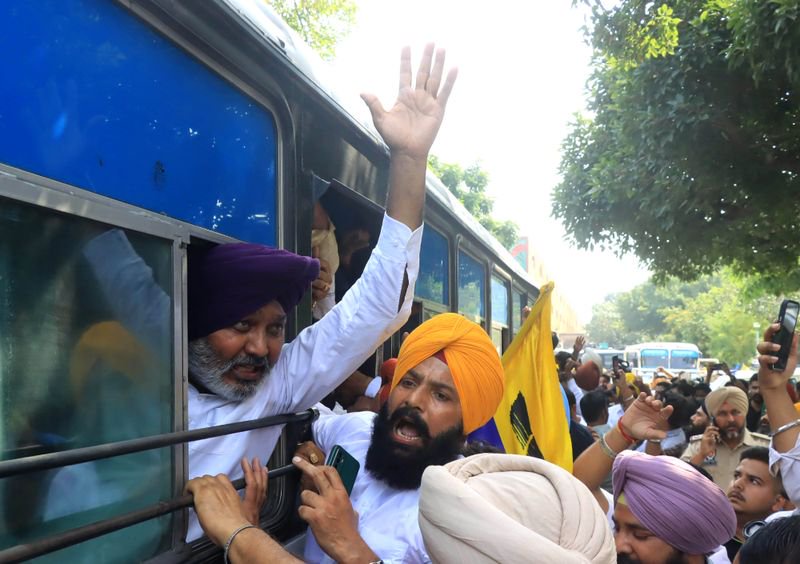 Manish Sisodia, Harpal Cheema detained as AAP hits streets seeking CEC’s ouster