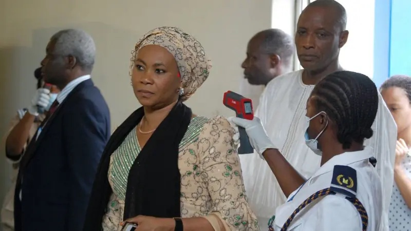 How travellers from Ebola-affected kontris fit declare dia health status bifor entering Nigeria