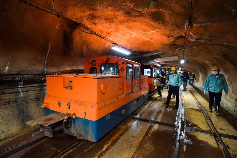 Kurobe canyon route tours trade comfort for rare look at underground works