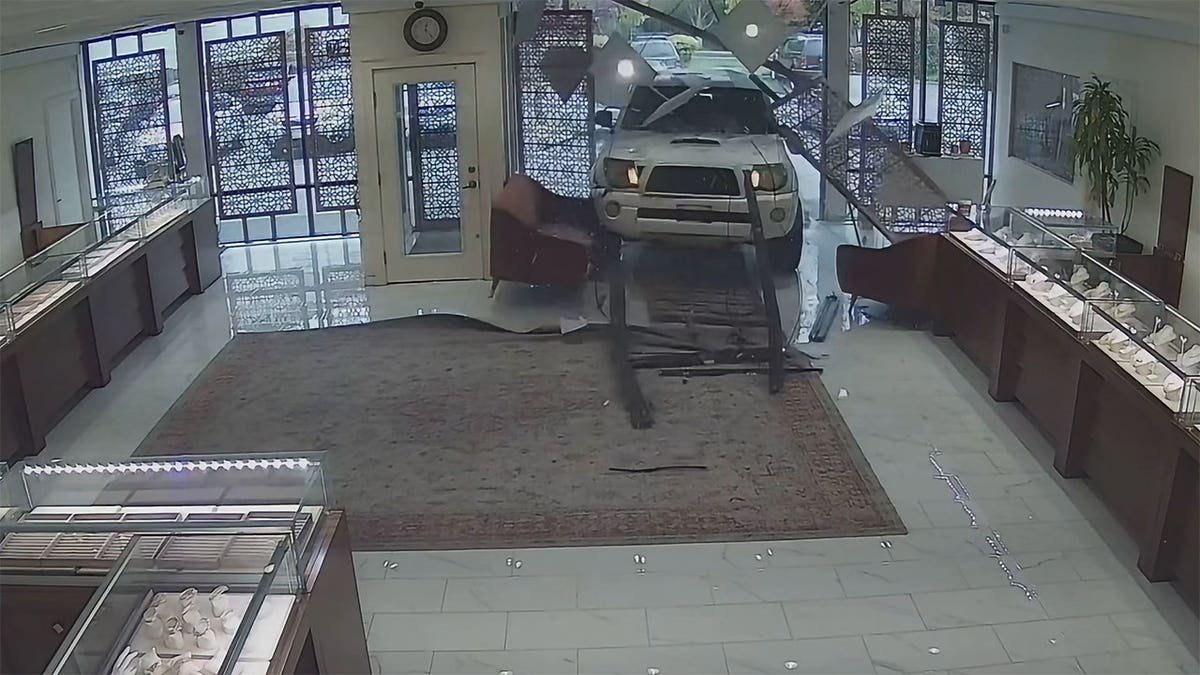 Washington jewelry store owner opens fire after would-be thieves ram truck through storefront