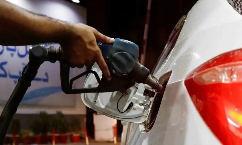 Pakistan raises petrol by Rs1.82, cuts diesel by 91 paisas for October 8
