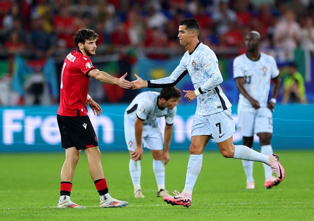 Cristiano Ronaldo sends heartfelt message to Khvicha Kvaratskhelia as PSG winger picks up ACL injury