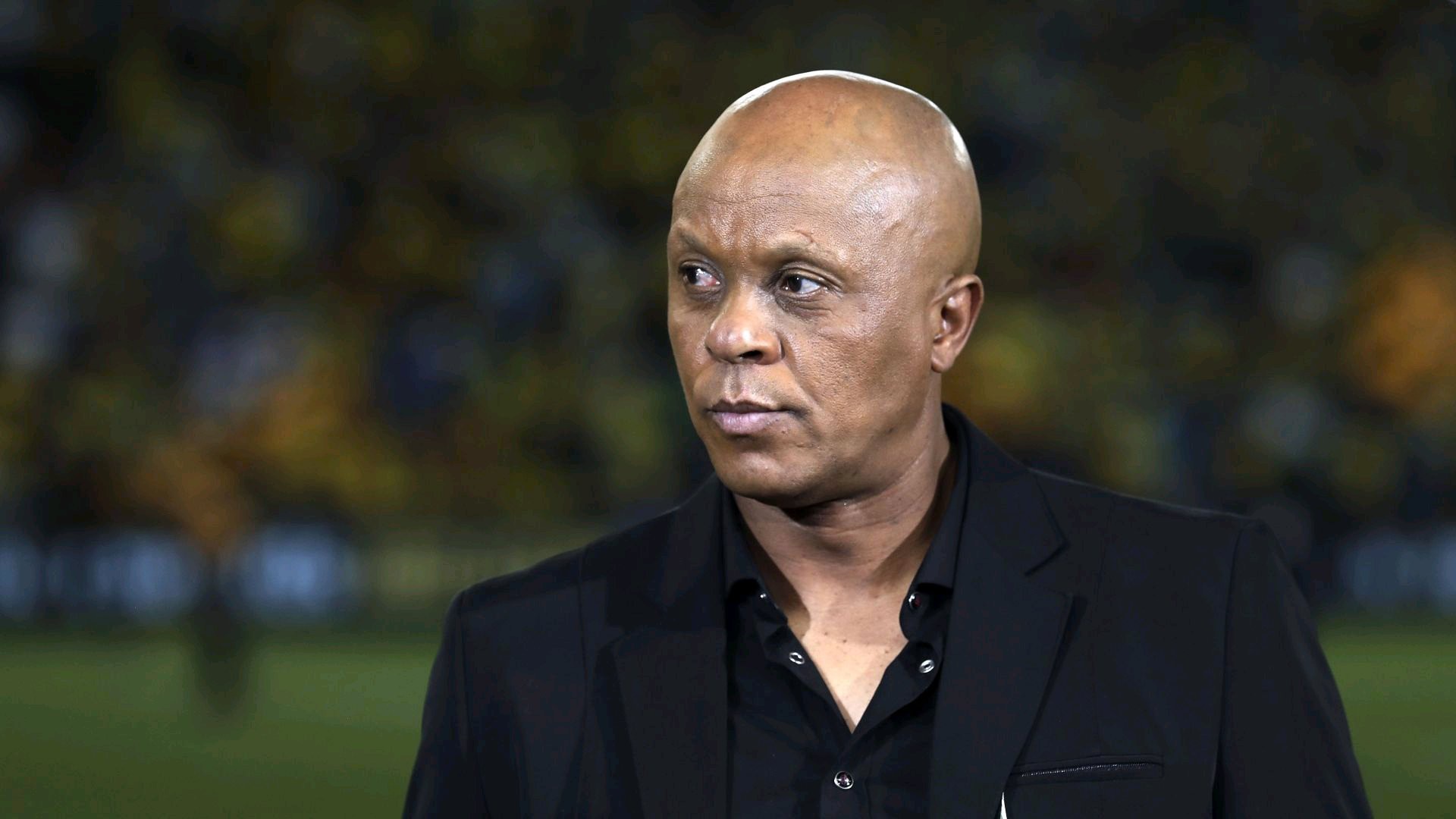 Doctor Khumalo spotted in a R1,1 million chauffeured driven Mercedes Benz Vito