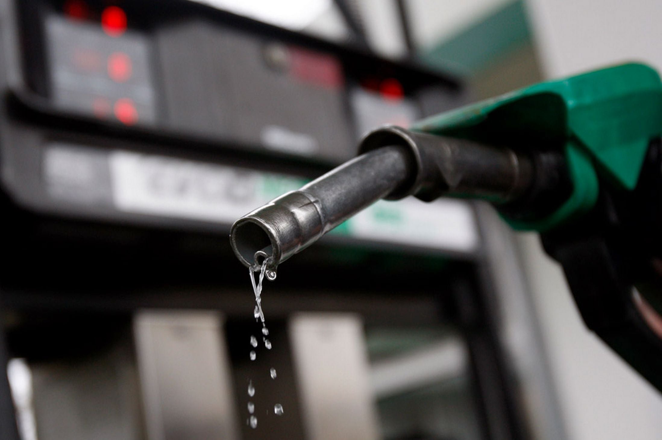 Oyedele: Tinubu govt fails to implement N1,350/litre petrol discount at NNPCL two weeks after announcement