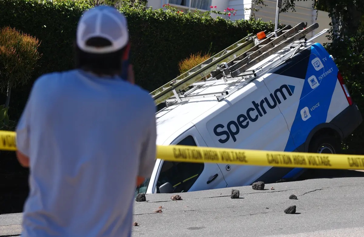 Broken water main spawns sinkhole in Los Feliz, traps Spectrum van