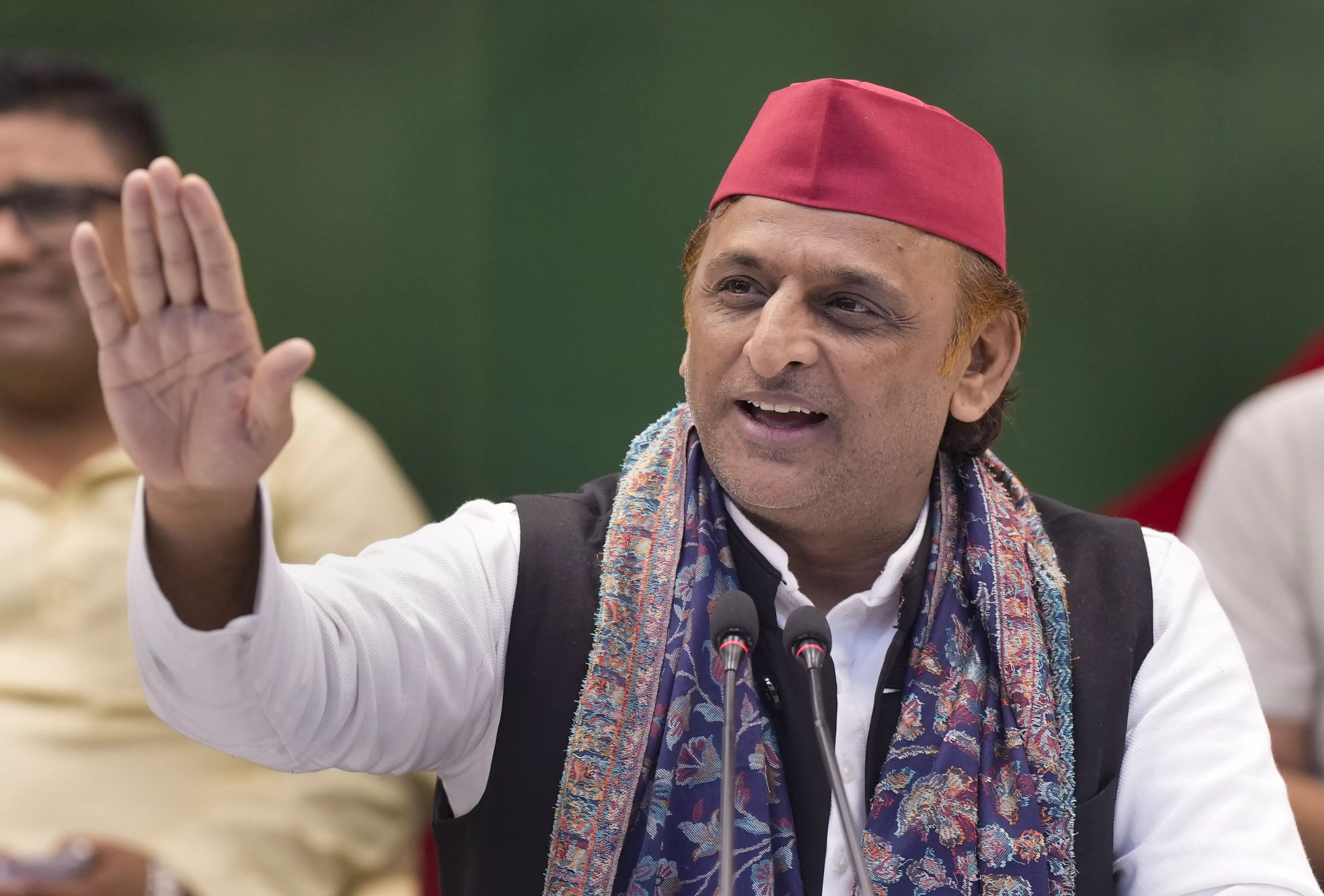 Akhilesh Signals Reconciliation, Calls Rajya Sabha Polls ‘Time to Unite’