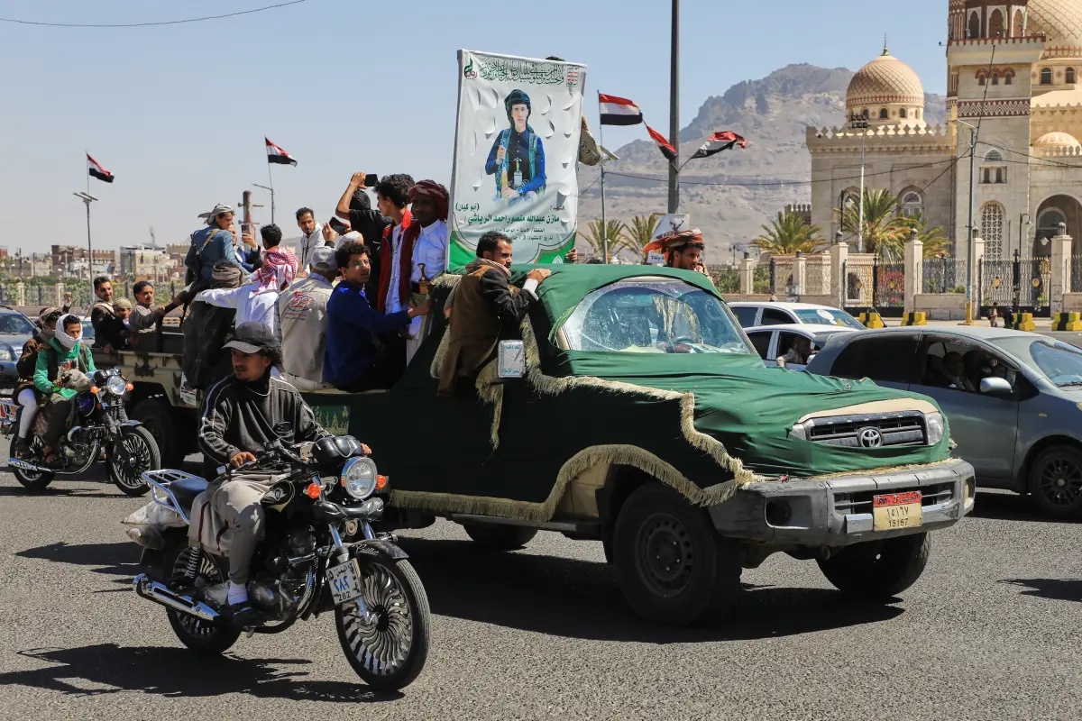 Houthi rebels strike Yemen’s government forces with ballistic missiles, killing at least 53