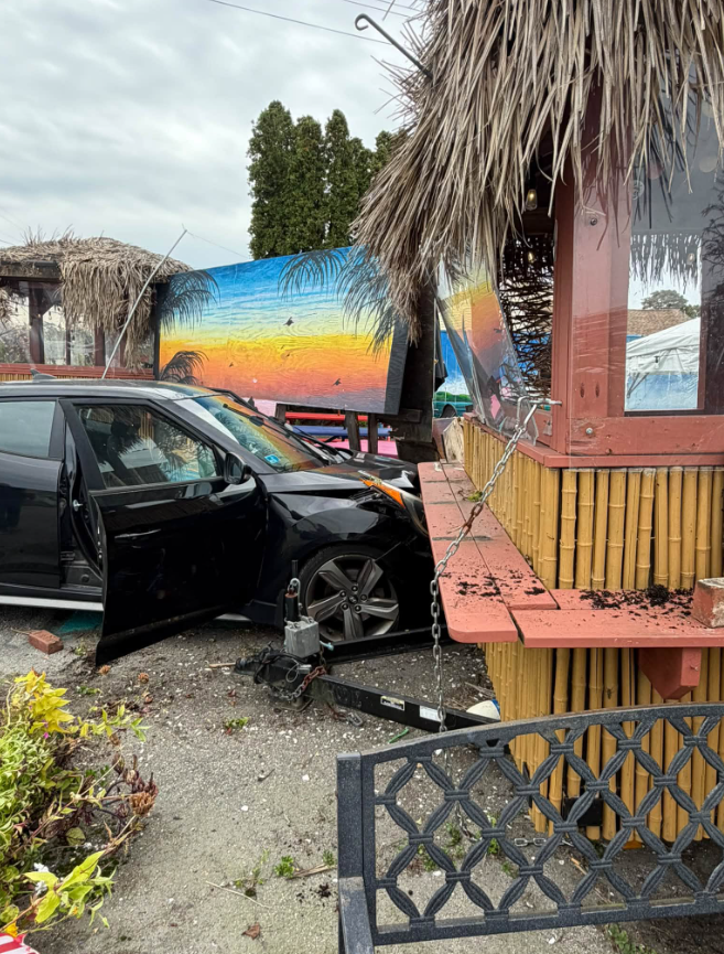 Car crashes into Tiverton seafood restaurant