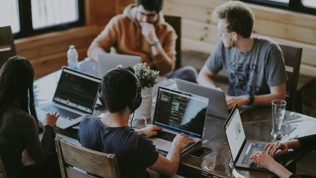 Employees hide crucial ideas when they lack workplace security, KAIST study finds