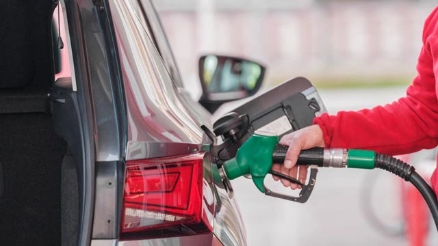 Govt cuts petrol price by Rs5.16, diesel by Rs7.69