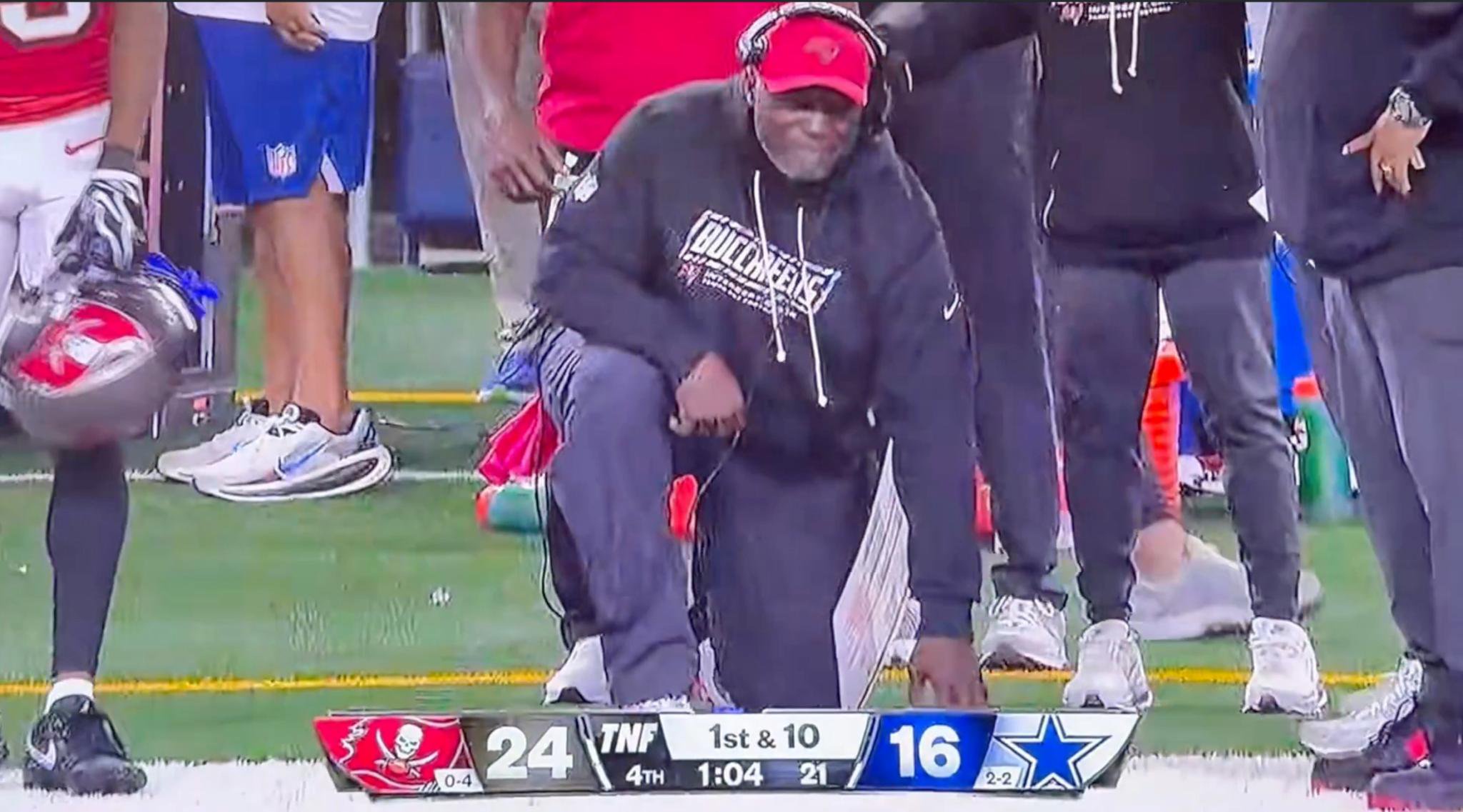 Todd Bowles health scare leaves him grimacing on sidelines in worrying ‘Thursday Night Football’ scene