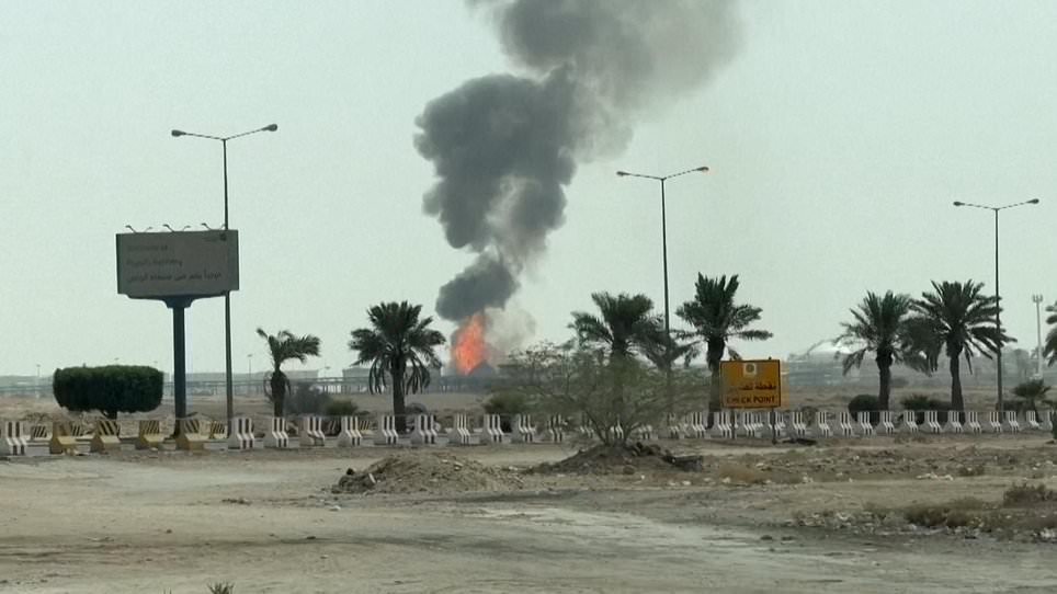 Houthis attack Riyadh oil refinery as Saudis hit back in Yemen