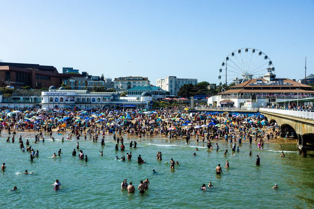 Man dies after being pulled from the sea ‘by five heroic locals’ at popular UK beach