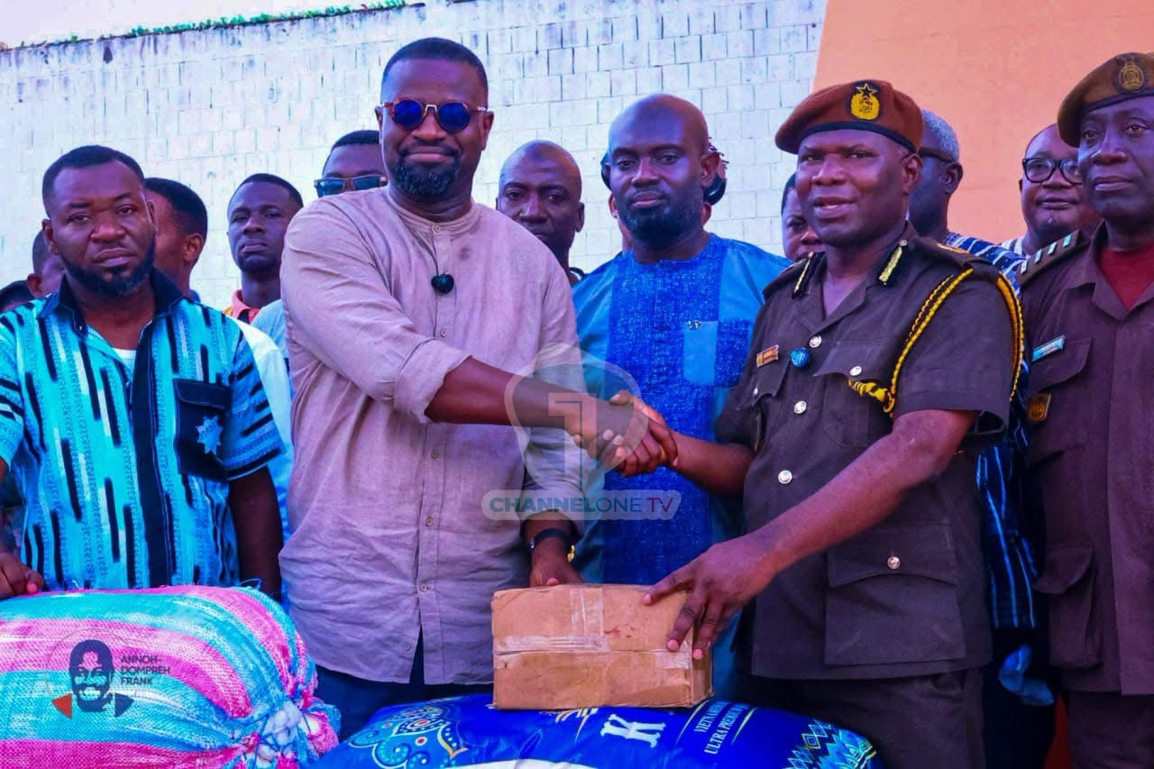 Annoh-Dompreh Storms Nsawam Prison To See Wontumi – Donates Rice, Gari, Sugar And Water To Inmates
