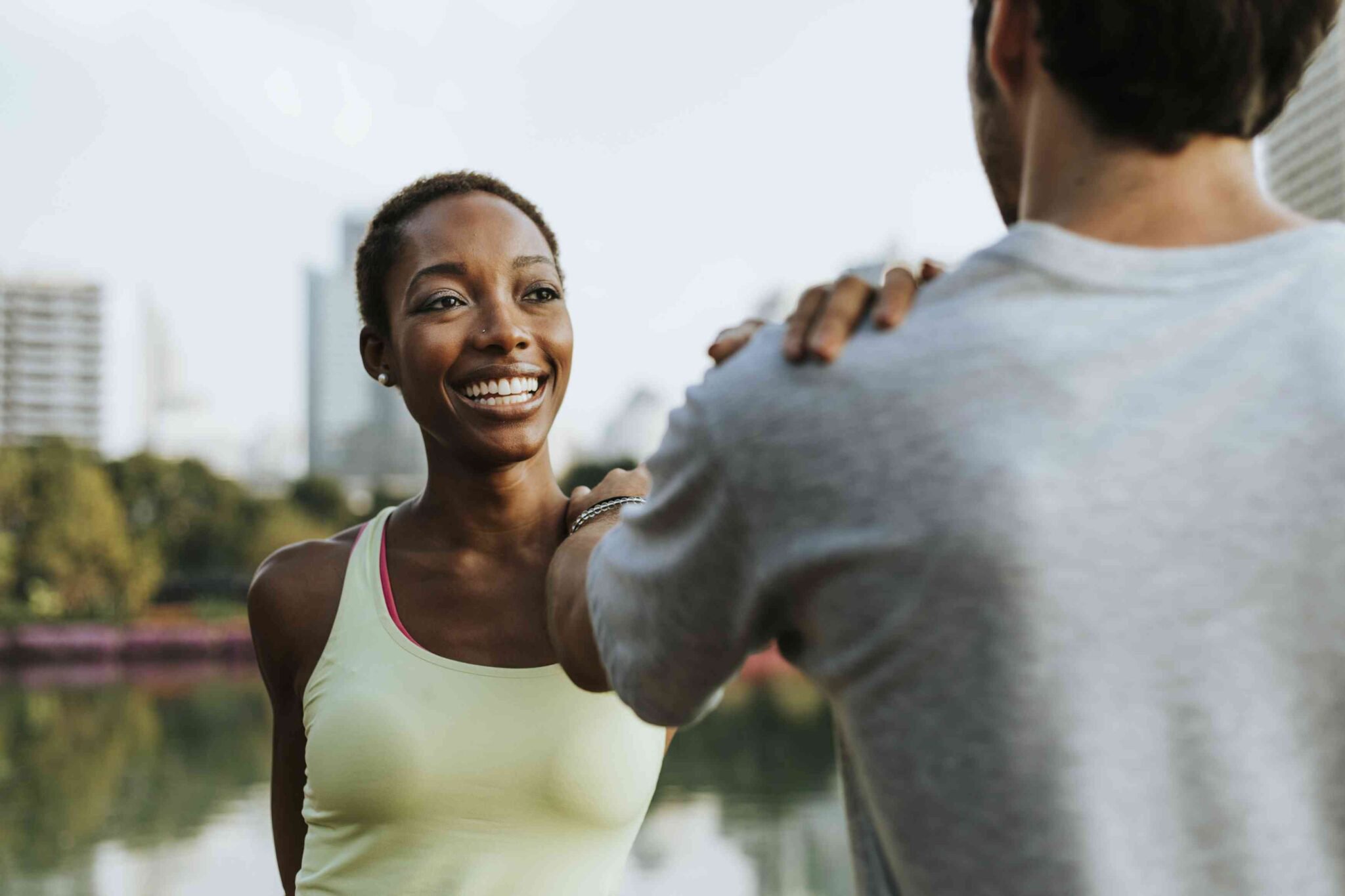 8 Ways Women Use Eye Contact to Communicate Attraction