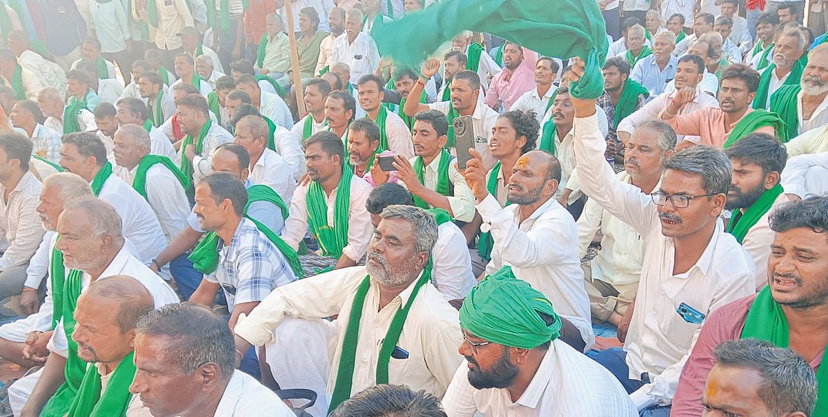 After meet with Union Minister Pralhad Joshi, farmers decide to call off protest for a month