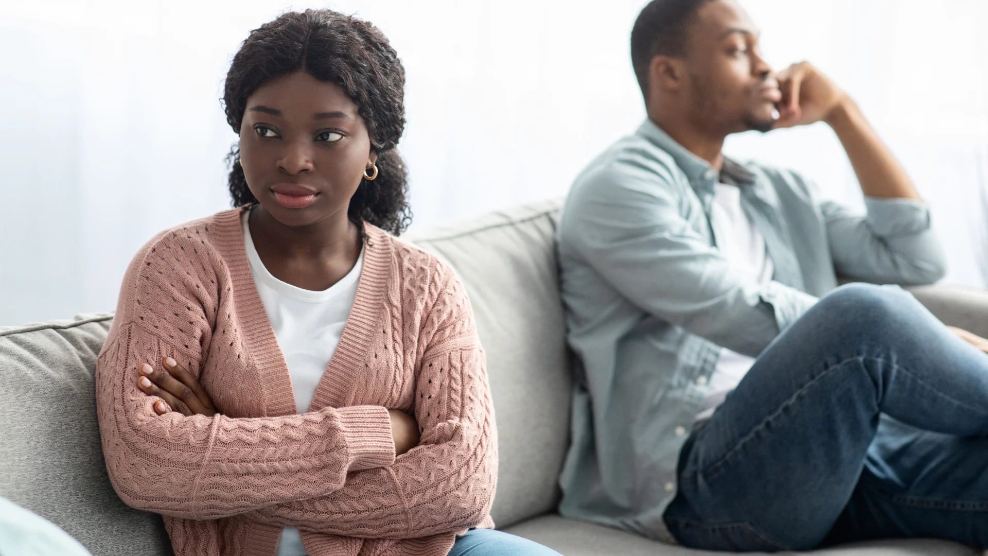 If A Woman Stops Developing Feeling For You, She Will Start Acting These 9 Ways