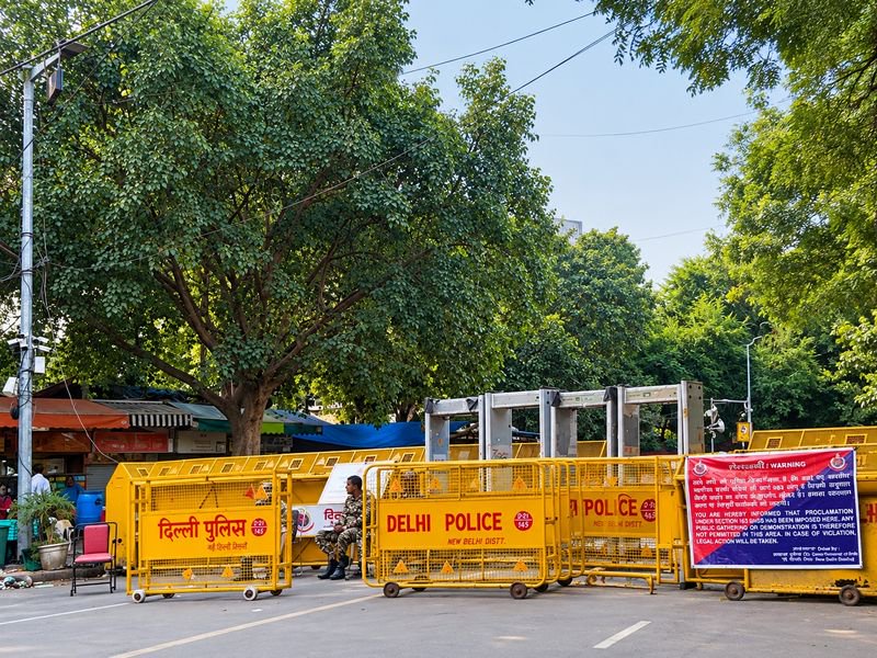 11 layers of barricades turn Jantar Mantar into fortress