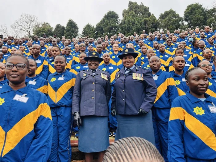 Over 156k register for 5 500 new police posts