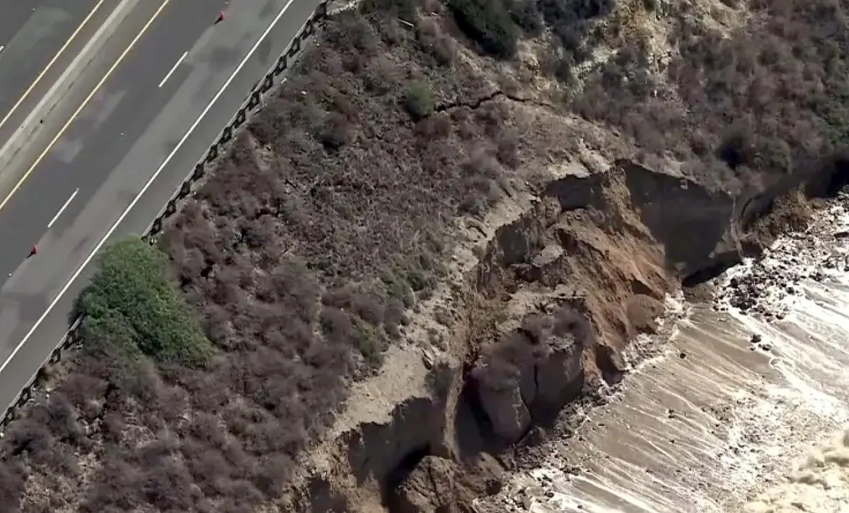Pacific Coast Highway partially closed in Orange County after crack appears in hillside
