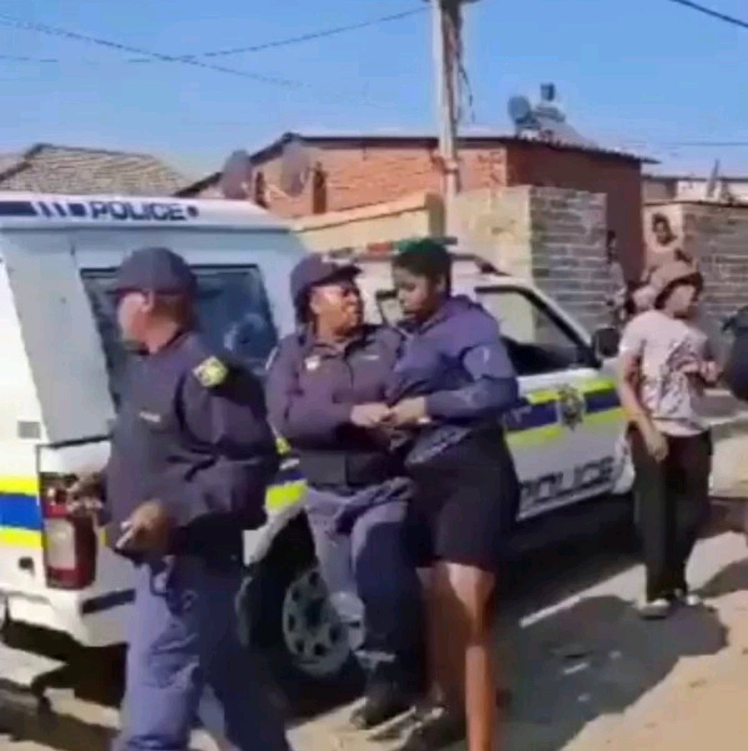 Police Encounter Caught on Camera After Female Officer Falls During Struggle