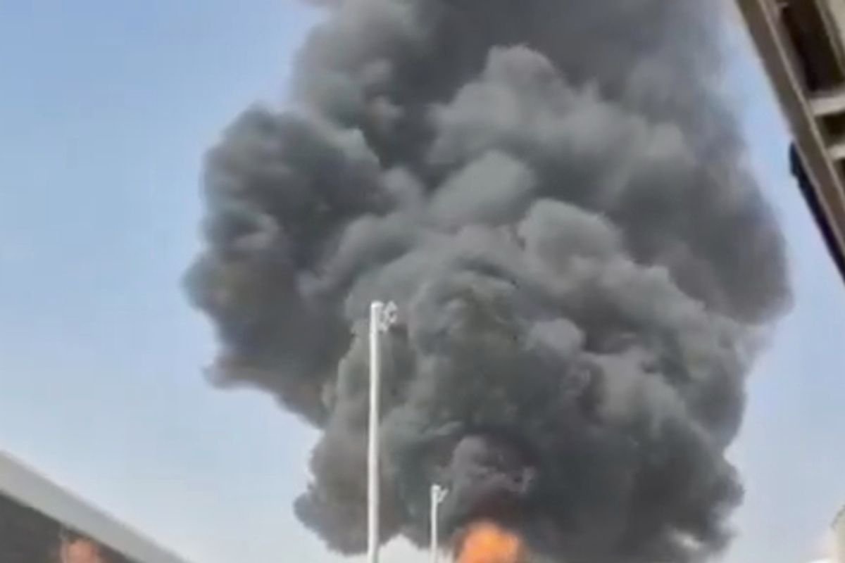 Huge black smoke pours from passenger jet at Riyadh airport after Houthi attack claim