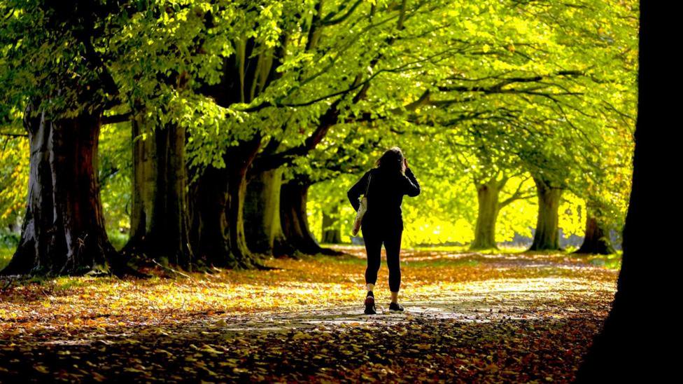 UK temperatures to rise to 23C before autumn chill sets in