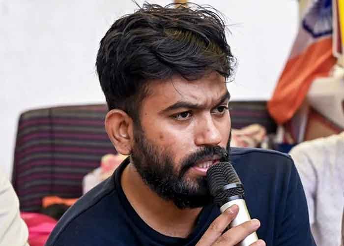 CJP Founder Abhijeet Dipke Dares Maha CM Fadnavis to Arrest Him Ahead of Mumbai Protest