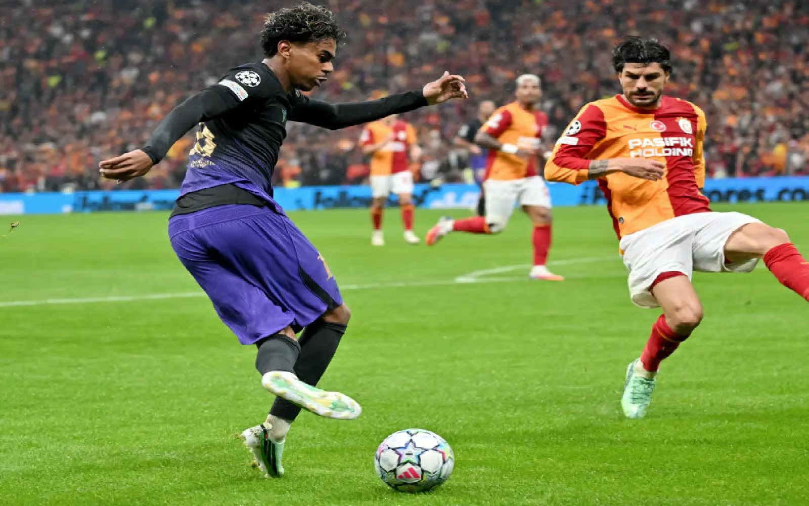 Rafael Leao Backs Lamine Yamal for Ballon d’Or After Barcelona Win