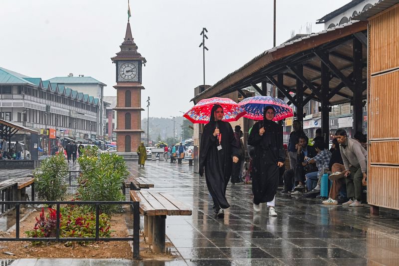 Fresh snowfall in higher reaches of Kashmir