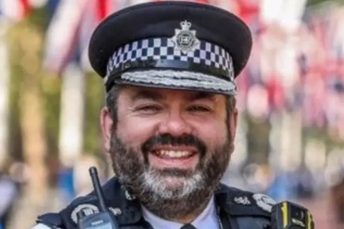 Chief of Met Police volunteer force sacked over intimate images after Palantir probe