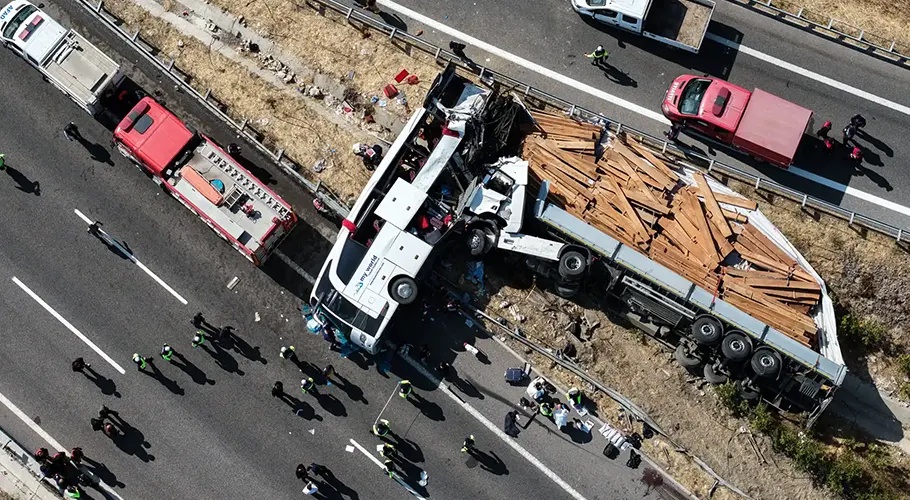 Türkiye Bus-Truck Crash: 11 Dead, 27 Injured, Two Drivers Detained