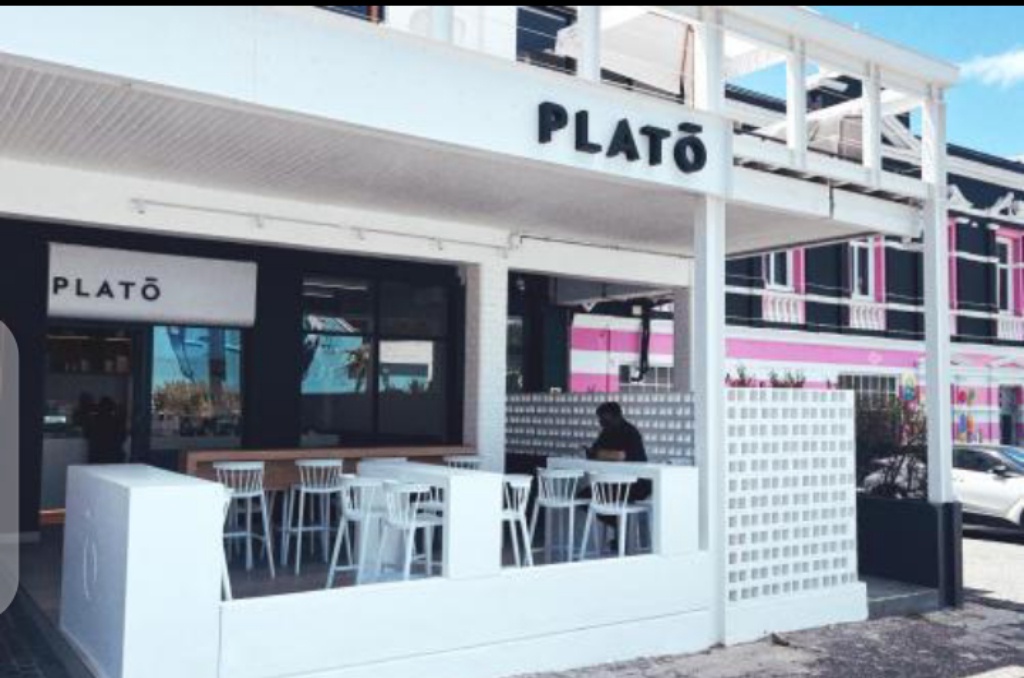 Cape Town Restaurant Boss Helps Stranded Staff After Taxi Violence, Mzansi Reacts