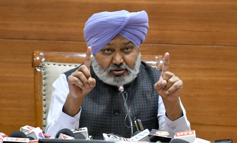Punjab govt to end pay disparity for 180 ETT teachers