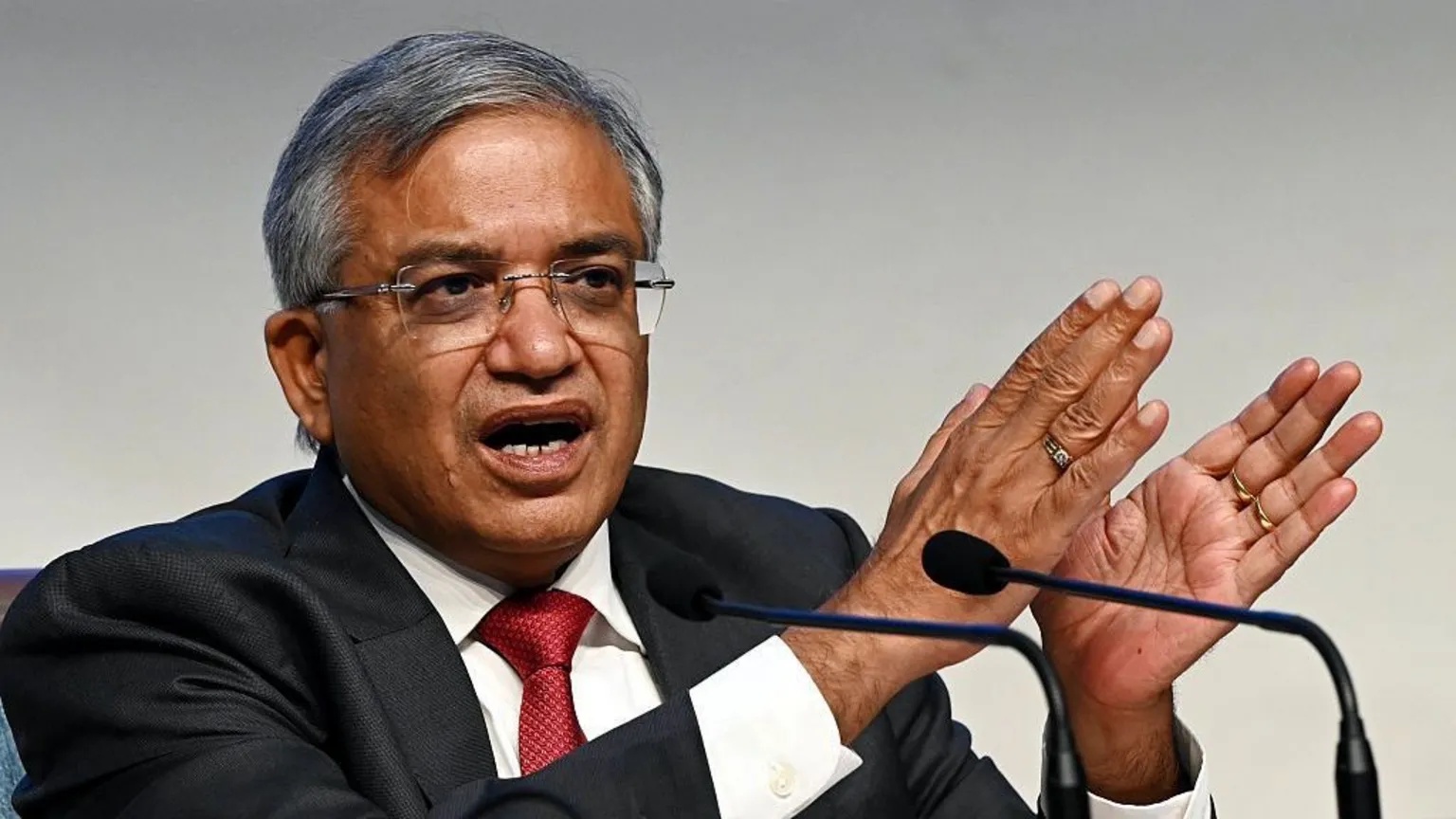 How India’s election chief became embroiled in a crisis of trust