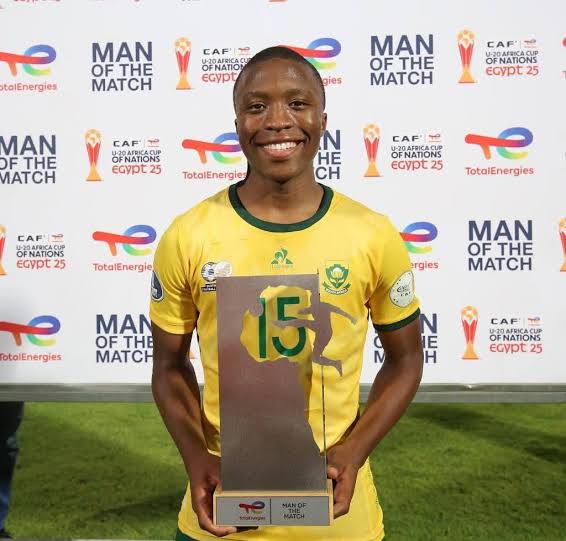 Sundowns Confirm Free-Agent Signing of Lazola Maku