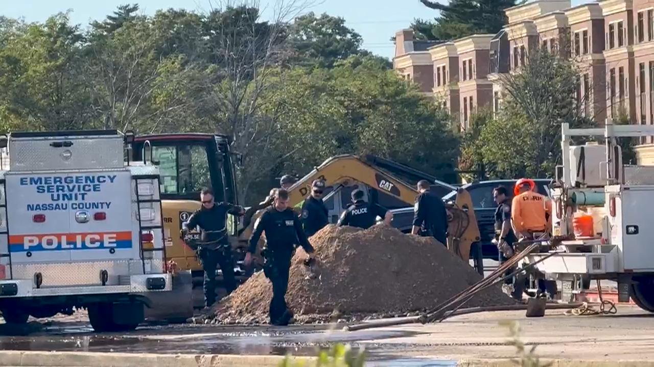 NY construction worker dies after he’s submerged during water main break near Long Island’s largest mall