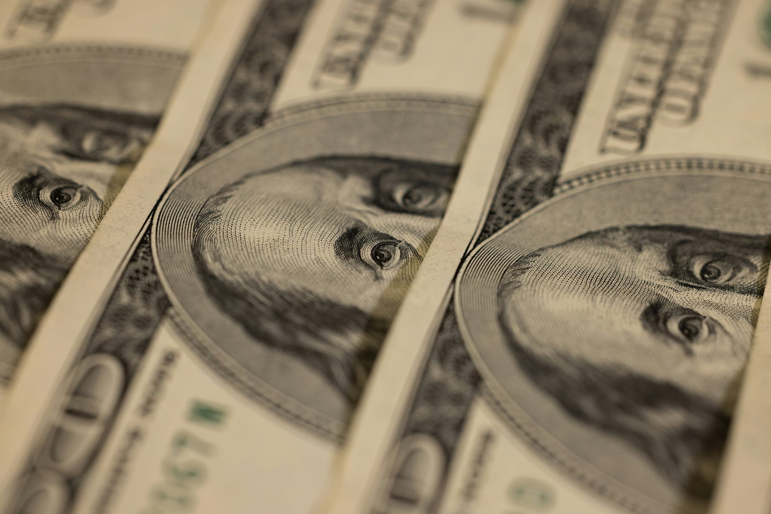 15 Habits That People With Old Money Don’t Practice