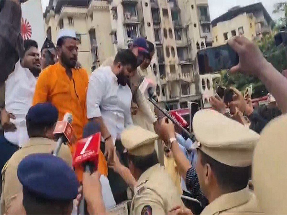 Journalists stage protest in Thane over MNS leader’s remarks; seek apology