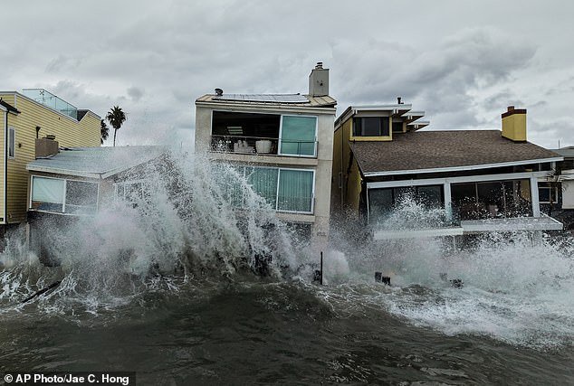 Giant Pacific ‘wave’ heads for US coast as scientists warn of ‘quintuple whammy’ flooding threat