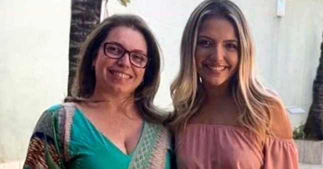 Mum and daughter both die from cancer 10 hours apart